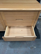 Load image into Gallery viewer, Chest of drawers
