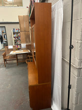 Load image into Gallery viewer, Mcintosh Nathan style display case
