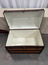 Load image into Gallery viewer, Steamer trunk/Blanket box

