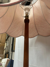Load image into Gallery viewer, Free standing lamp
