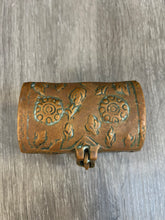 Load image into Gallery viewer, Cast metal miniature decorative chest
