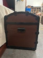 Load image into Gallery viewer, Steamer trunk/Blanket box
