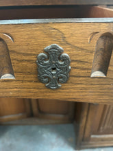Load image into Gallery viewer, Vintage oak old charm dressing table with mirror
