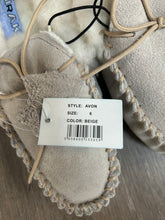 Load image into Gallery viewer, Mirak Comfort Slippers
