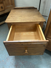 Load image into Gallery viewer, Ercol bedroom furniture
