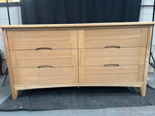 Load image into Gallery viewer, Chest of drawers
