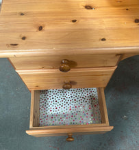 Load image into Gallery viewer, Pine dressing table &amp; mirror

