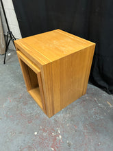 Load image into Gallery viewer, Solid Oak Coffee table
