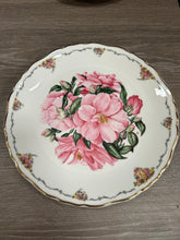 Load image into Gallery viewer, Royal Albert "the queens mothers favourite" plate collection
